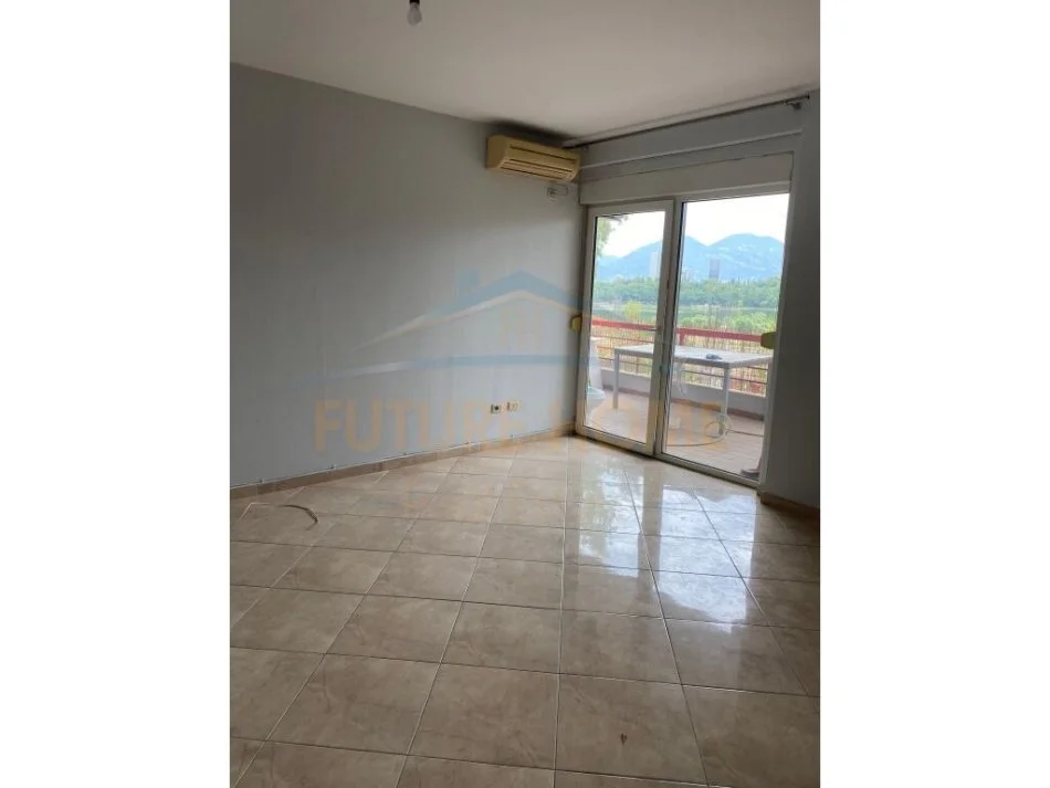 Tirane, jepet me qera apartament 2+1+Ballkon Kati 3, 90 m² 500 € (liqeni thate)