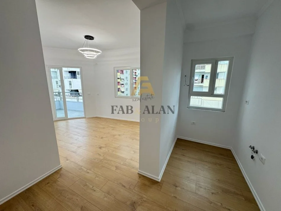 Tirane, shitet apartament 1+1 Kati 4, 60 m² 93.000 € (2 Palmat, ASTIR)