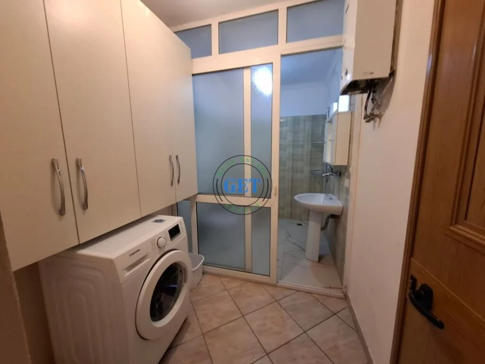 Durres, jepet me qera shtepi+DY AMBJENTE BIZNESI , 500 m² 600 € (Ish URT)