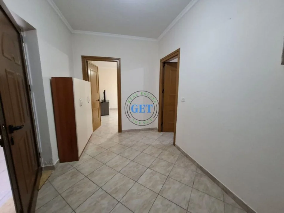 Durres, jepet me qera shtepi, plus 2 ambiente biznesi , 500 m² 600 € (ish URT Durres)