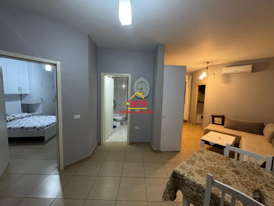 Vlore, jepet me qera apartament 2+1+Ballkon Kati 7, 110 m² 450 € (Rruga Gjergj Arianiti)