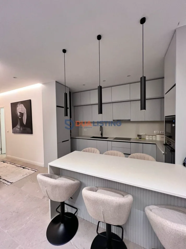 Tirane, jepet me qera apartament 3+1 , 1.400 € 