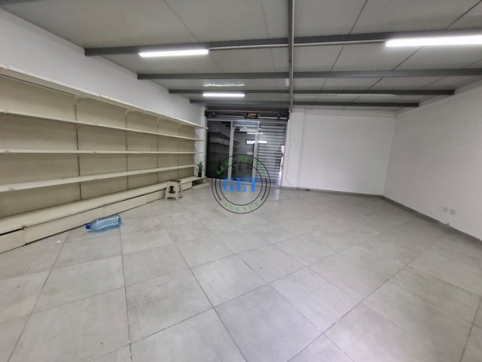 Durres, jepet me qera shtepi 1+1 Kati 2, 500 m² 600 € (Ish-URT, Durres)