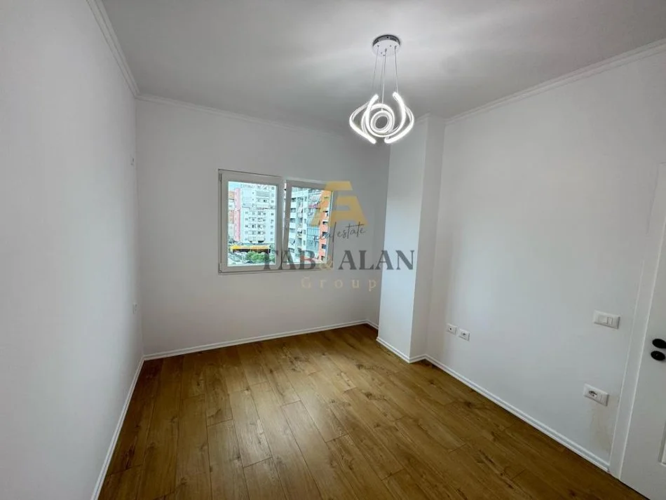 Tirane, shitet apartament 1+1 Kati 4, 55 m² 88.000 € (2 Palmat ASTIR)