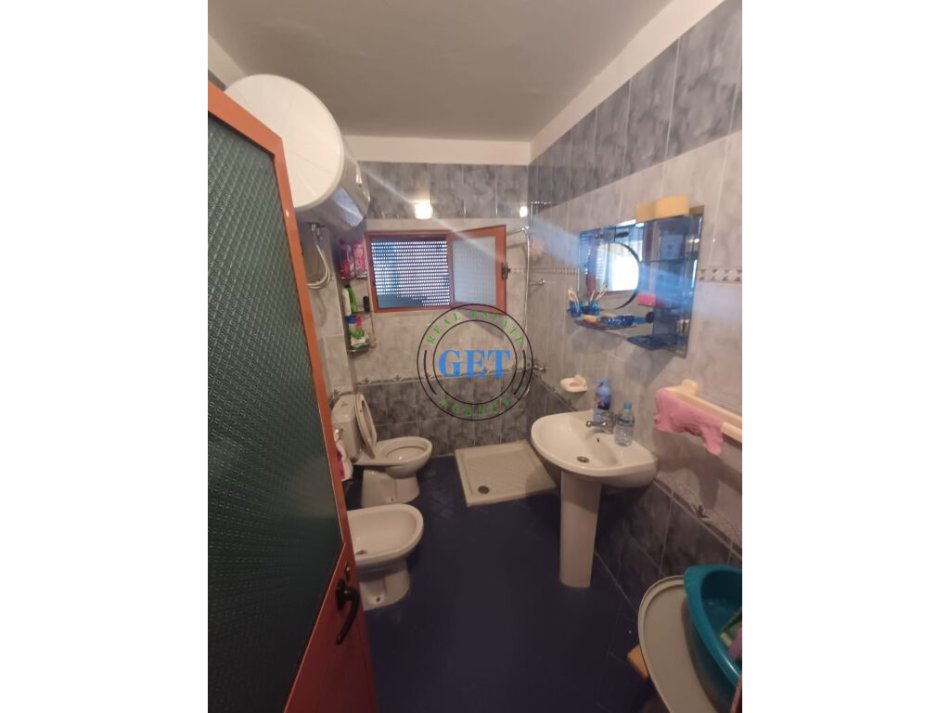 Durres, shitet apartament 2+1+Ballkon Kati 5, 83 m² 75.000 € (Prane Shkolles &quot;Qemal Mici&quot;, Durres)