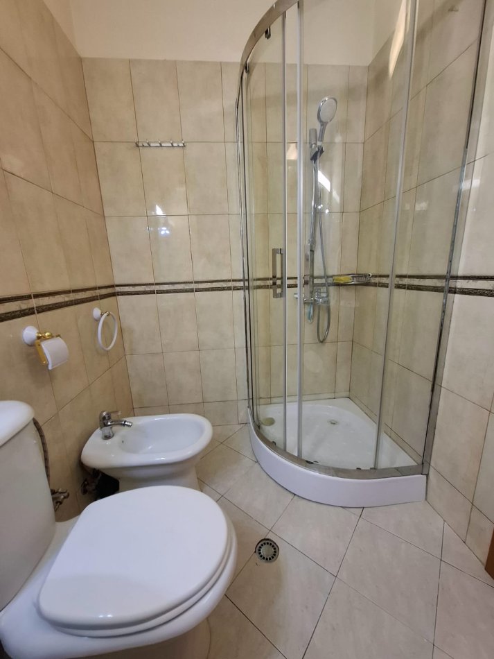 Tirane, jepet me qera apartament 1+1+Ballkon Kati 3, 71 m² 650 € (Kopshti Zoologjik)