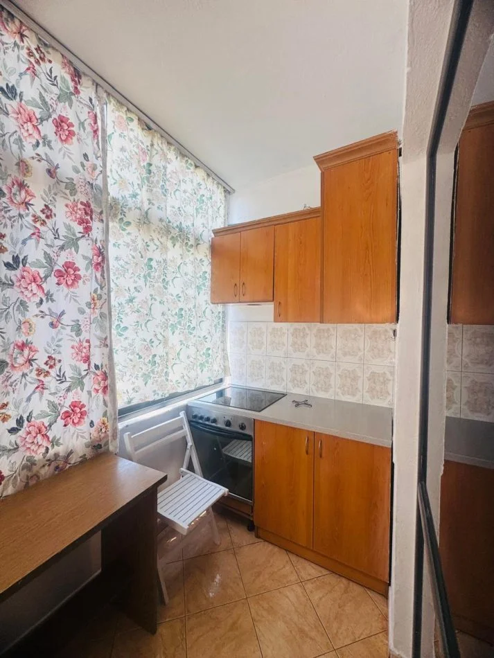 Tirane, jepet me qera apartament 1+1+Aneks Kati 5, 72 m² 450 € 