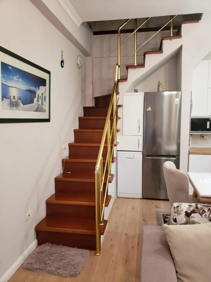 Tirane, jepet me qera apartament duplex Dublex , 120 m² 800 € (Selite, Rruga Rexhep Pinari.)