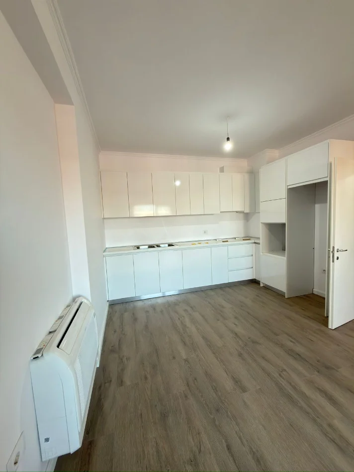 Tirane, jepet me qera apartament 2+1+Ballkon Kati 6, 700 € 