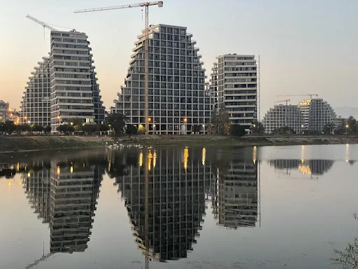 Tirane, shitet apartament 2+1 , 151 m² (Lake View)