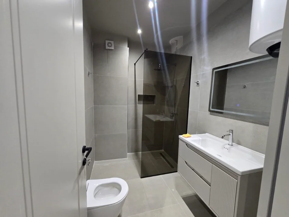 Tirane, shitet apartament 1+1 , 96 m² 289.000 € 