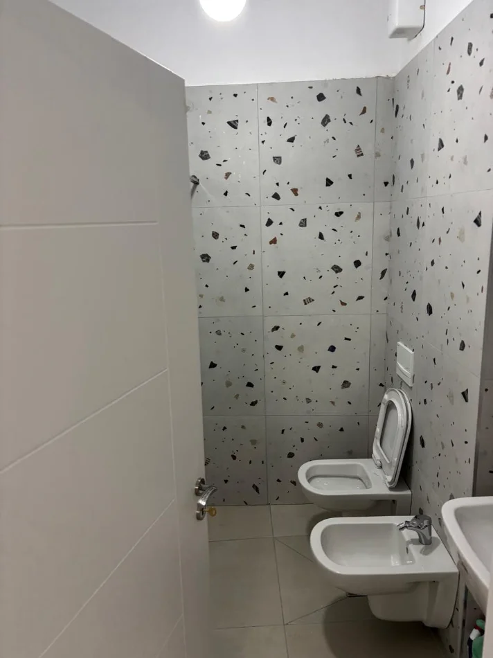 Tirane, jepet me qera apartament 1+1 Kati 7, 78 m² 580 € (5 Maji)