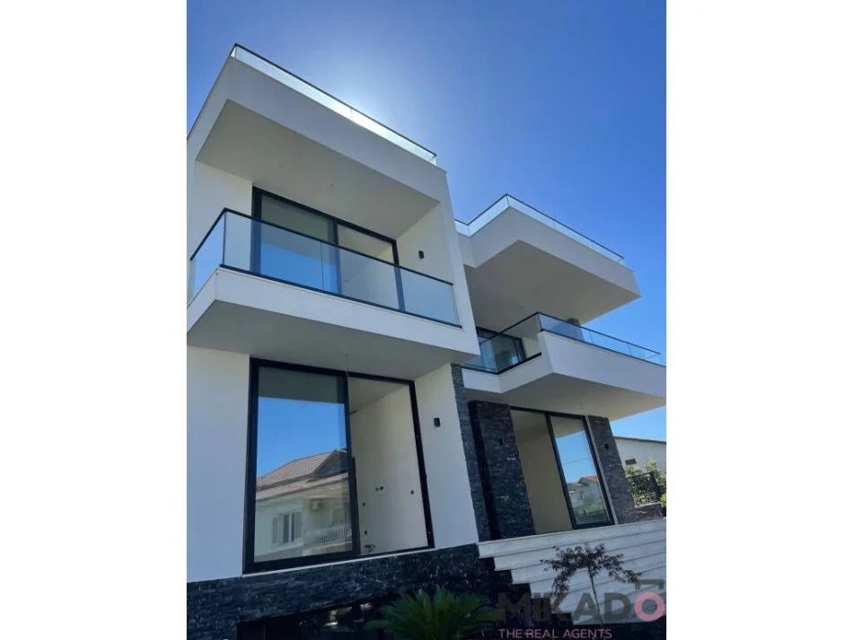 shitet , 550 m² 815.000 €