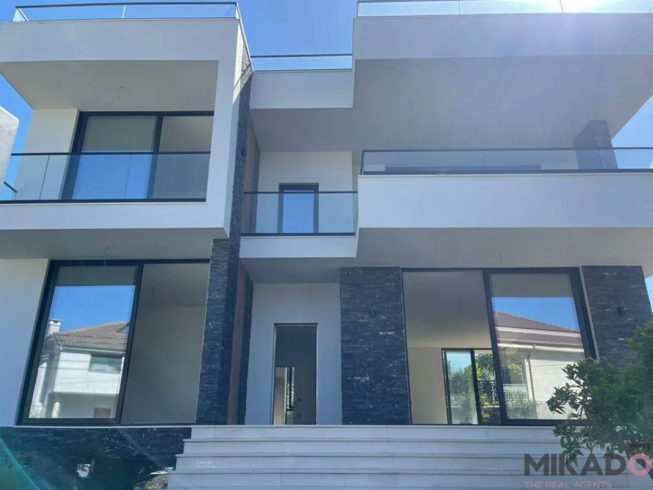 shitet , 550 m² 815.000 €