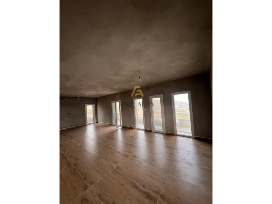 Pogradec, shitet Vile 4 Katshe , 750 m² 850.000 € (Pogradec)