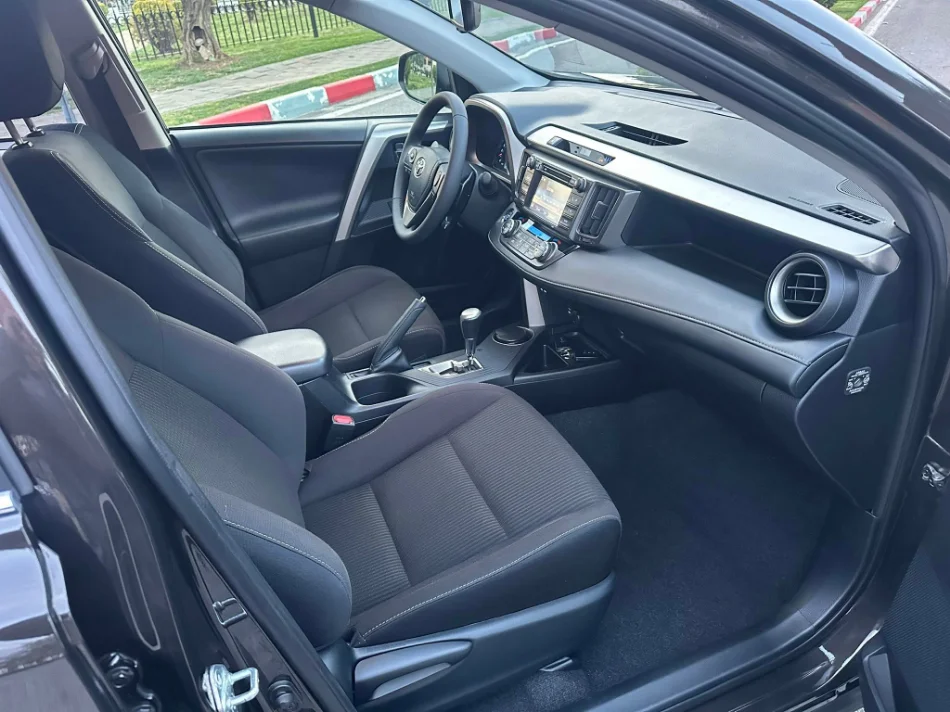 Tirane, shes SUV TOYOTA RAV 4 2.2 Nafte EDITION-S MODEL 2015 Nafte, e zeze automatik Klima