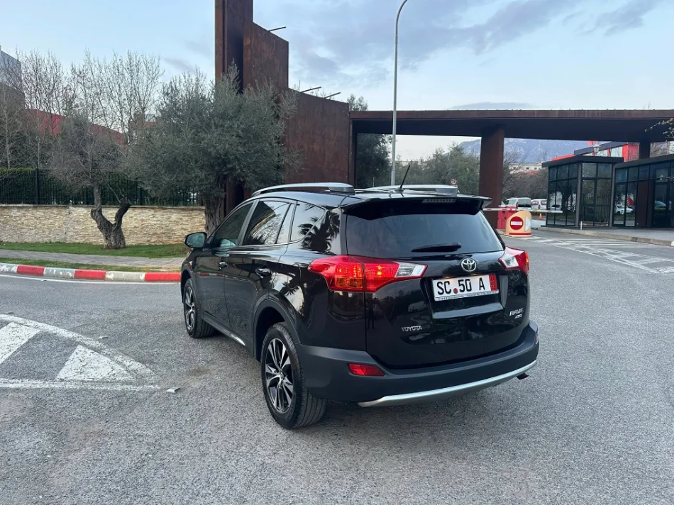 Tirane, shes SUV TOYOTA RAV 4 2.2 Nafte EDITION-S MODEL 2015 Nafte, e zeze automatik Klima