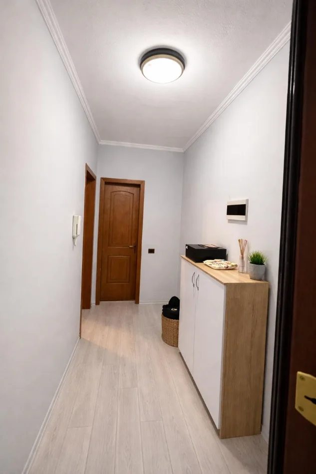 Tirane, jepet me qera apartament 1+1 Kati 1, 70 m² 600 € (Selvia)