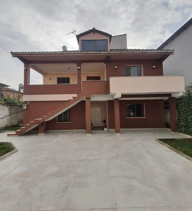 Tirane, shitet Vile 2+1+A+BLK Kati 2, 194 m² 250.000 Euro (Ali Asllani)