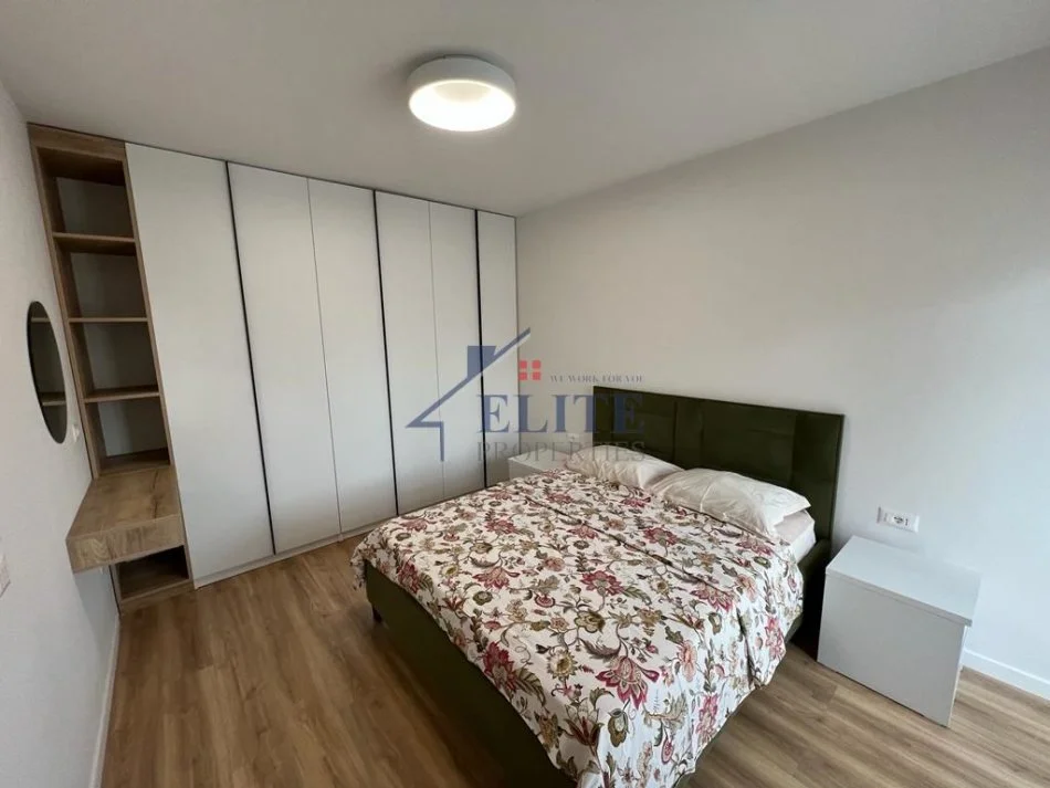 Tirane, jepet me qera apartament 1+1+Ballkon Kati 4, 65 m² 700 € (Rruga e Durresit)
