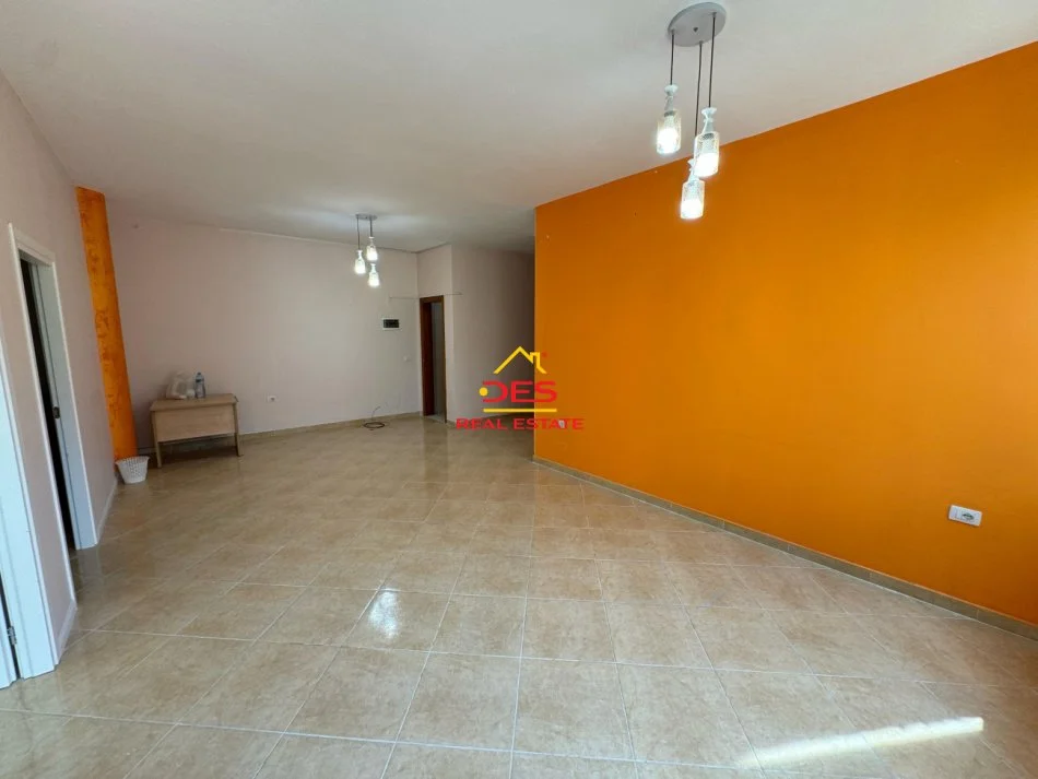 Vlore, jepet me qera ambjent biznesi Kati 2, 89 m² 350 € (Rruga Veledin kollozi)