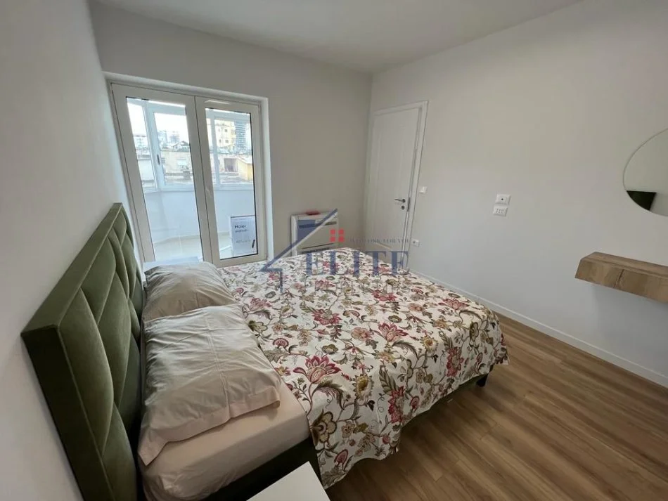 Tirane, jepet me qera apartament 1+1+Ballkon Kati 4, 65 m² 700 € (Rruga e Durresit)