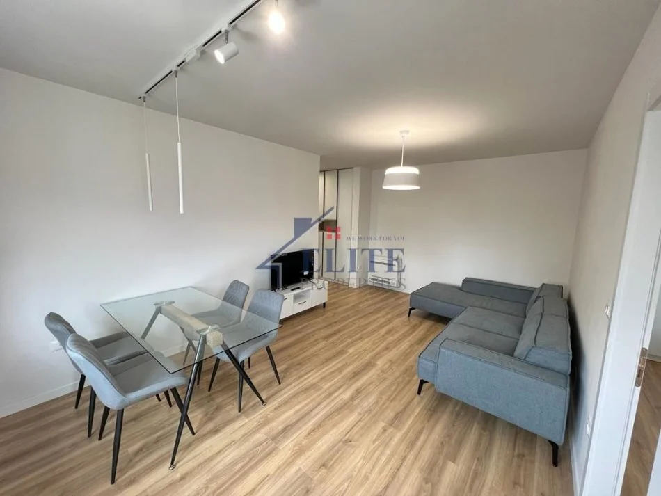 Tirane, jepet me qera apartament 1+1+Ballkon Kati 4, 65 m² 700 € (Rruga e Durresit)
