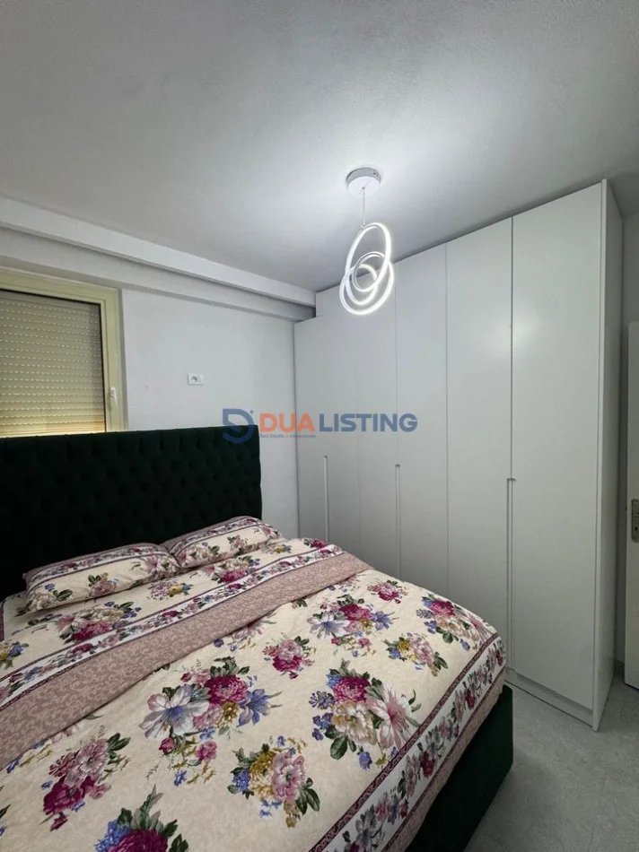 Tirane, jepet me qera apartament 2+1 , 450 € 