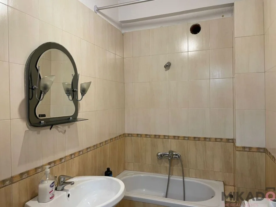 Tirane, jepet me qera apartament 2+1 Kati 2, 89 m² 550 € 