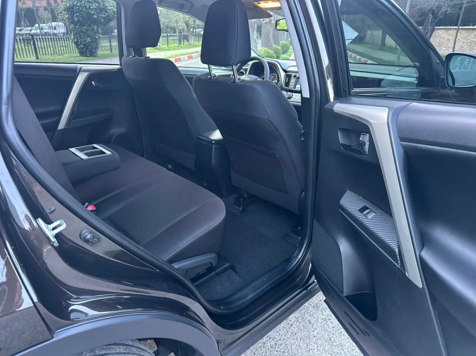 Tirane, shes SUV TOYOTA RAV 4 2.2 Nafte EDITION-S MODEL 2015 Nafte, e zeze automatik Klima
