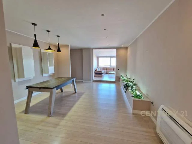 Tirane, jepet me qera apartament 2+1+BLK Kati 12, 165 m² 1.200 Euro (Rruga: Ibrahim Rugova, Ish Blloku)