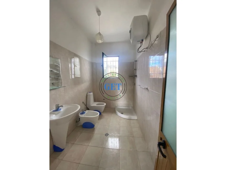 Durres, jepet me qera apartament 1+1 Kati 1, 70 m² 250 € (Plazh Hekurrudha, Durres)