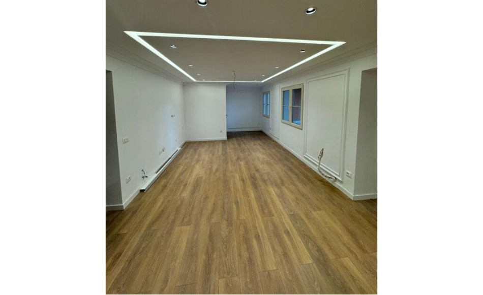 Tirane, jepet me qera ambjent biznesi Kati 3, 145 m² 1.300 € (Ali Demi) TT1923