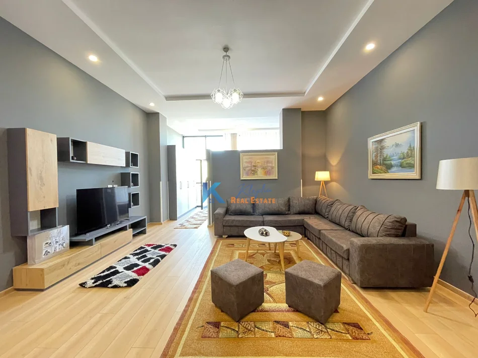 Tirane, jap me qera apartament 1+1+Ballkon Kati 1, 90 m² 600 € (Liqeni i Thate, Rruga Peti)