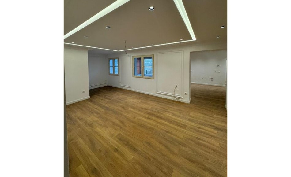 Tirane, jepet me qera ambjent biznesi Kati 2, 145 m² 1.300 € (Ali Demi) TT1615