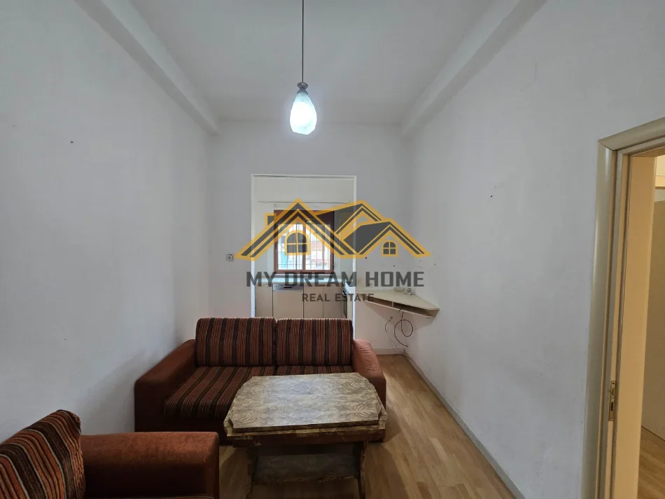 Durres, jepet me qera apartament 3+1+Ballkon Kati 3, 100 m² 400 € (qender)