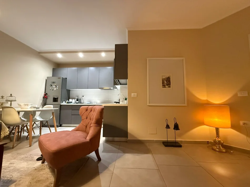 Tirane, shitet apartament 1+1 , 70 m² 174.000 € 