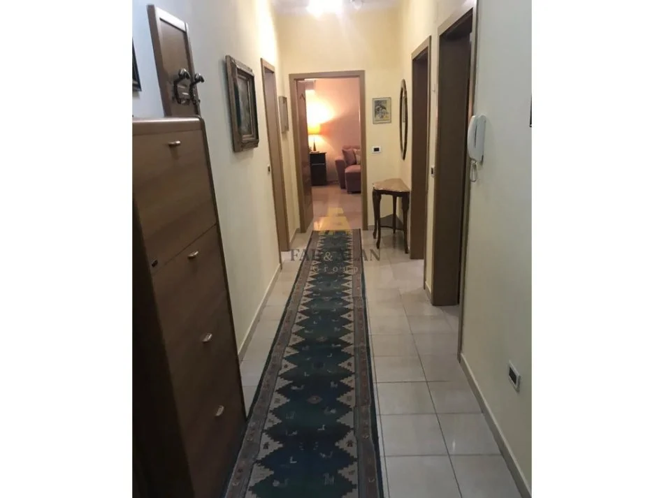 Tirane, jepet me qera apartament 2+1 Kati 7, 90 m² 800 € (Ish Blloku)
