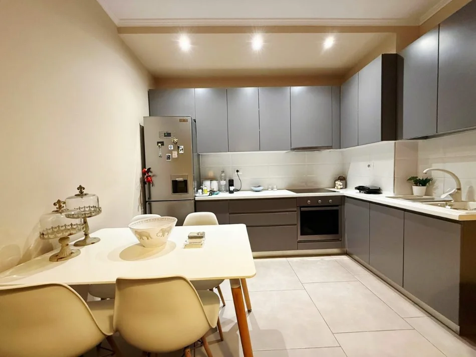 Tirane, shitet apartament 1+1 , 70 m² 174.000 € 