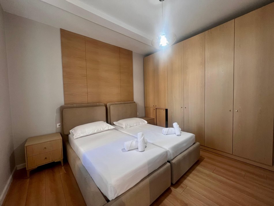 Tirane, jepet me qera apartament 2+1+Ballkon Kati 3, 80 m² 700 € (Pazari i Ri - Tiranë)