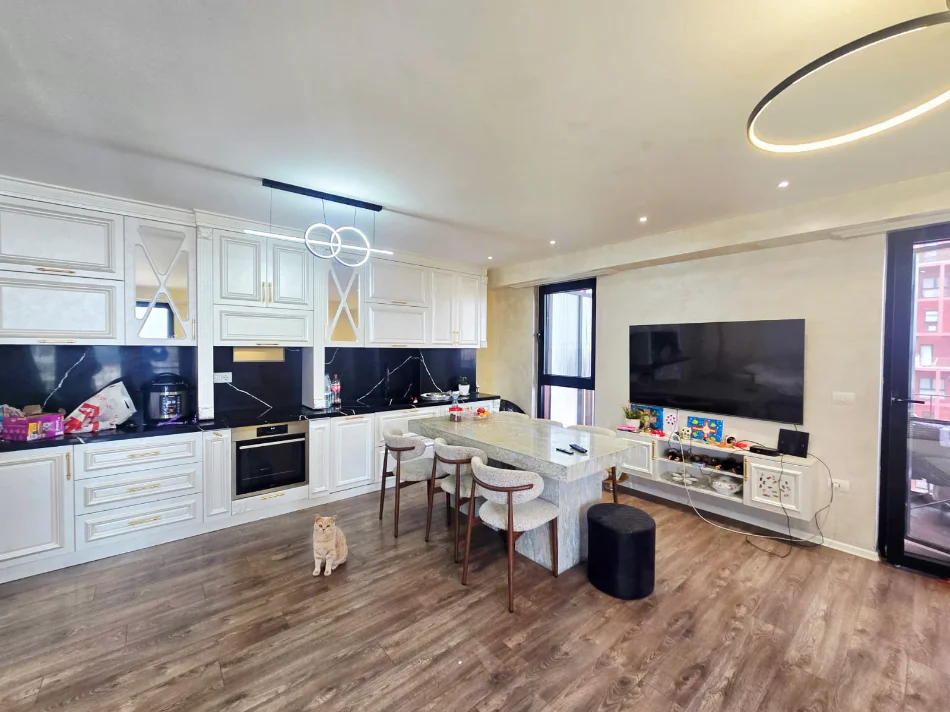 Tirane, shitet apartament 3+1 , 200 m² (rruga kavajes)