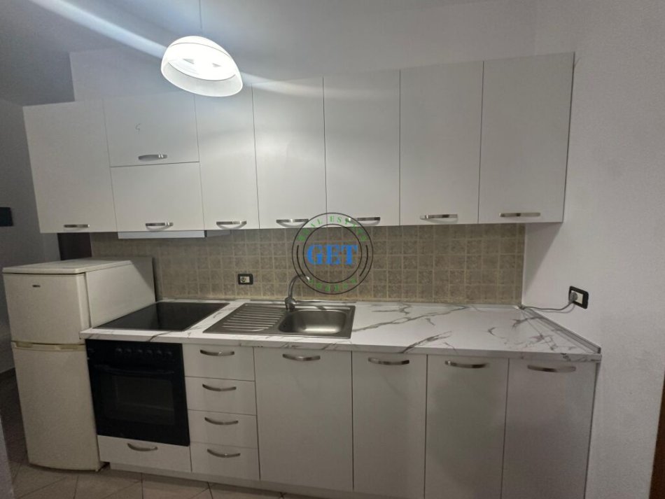 Durres, jepet me qera apartament 1+1+Ballkon Kati 1, 70 m² 350 € (Plazh, Durrës)
