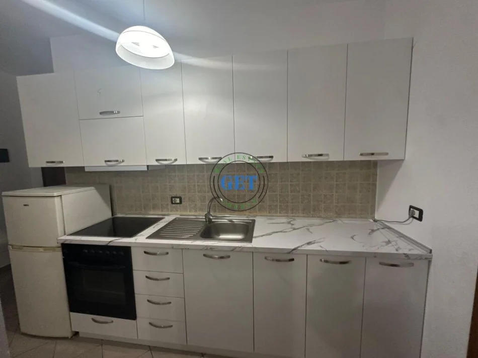Durres, jepet me qera apartament 1+1+Ballkon Kati 1, 70 m² 350 € (Me pamje deti, Plazh, Durrës)