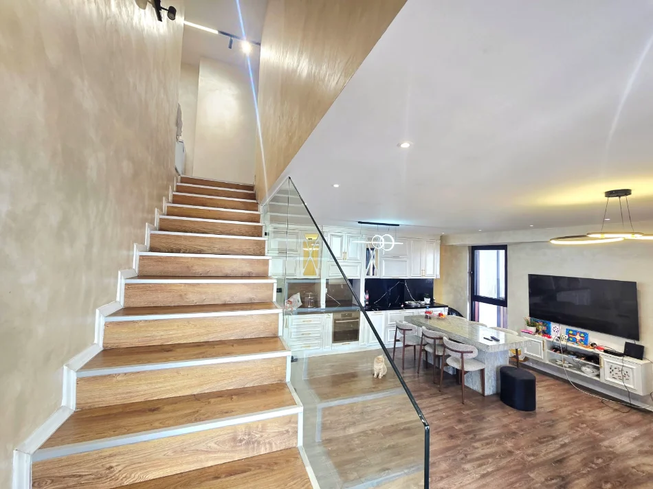 Tirane, shitet apartament 3+1 , 200 m² (rruga kavajes)