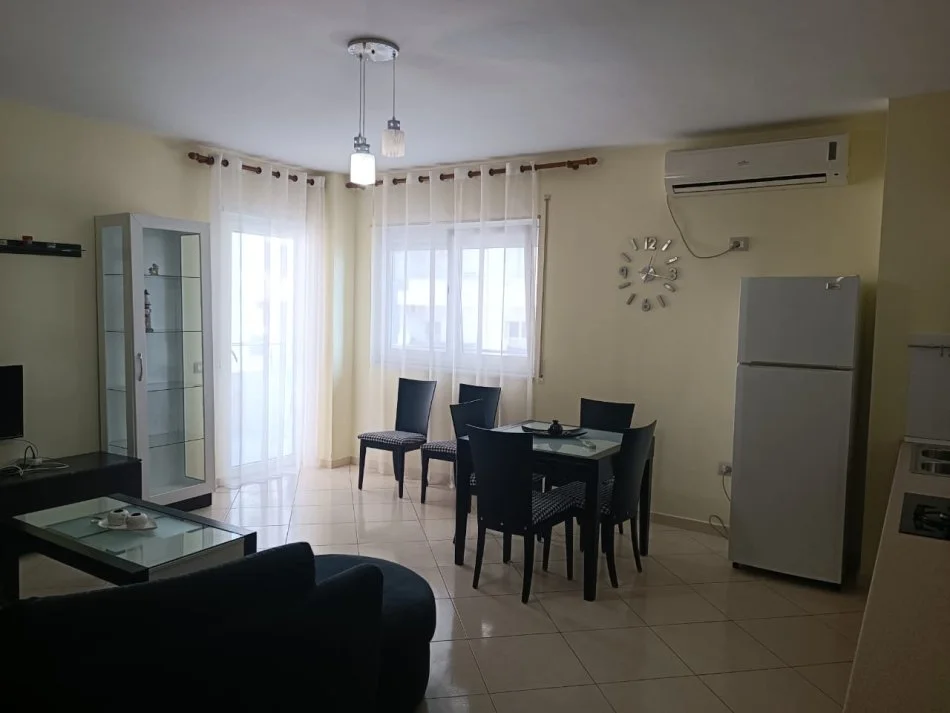 Vlore, jap me qera apartament 2+1+Ballkon Kati 4, 98 m² 350 € (Vlore)