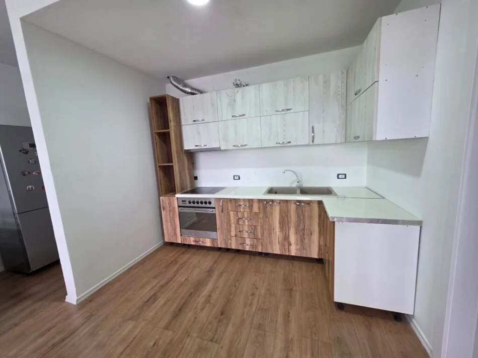 Tirane, jepet me qera apartament 1+1+Ballkon Kati 7, 65 m² 450 € 