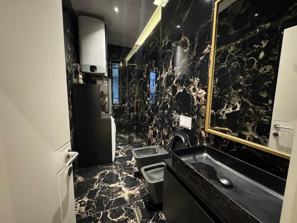 Tirane,shitet  apartament 2+1+Ballkon Kati 8, 127 m² 325.000 € (Square21)