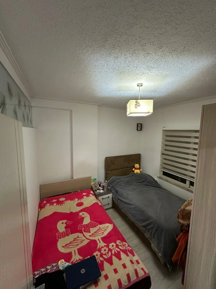 Tirane, jepet me qera apartament 2+1+Ballkon Kati 4, 90 m² 550 € (rruga 3 Deshmoret)