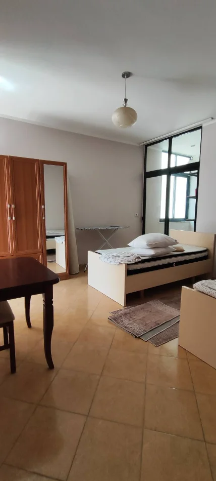 Tirane, jepet me qera apartament 2+1+Aneks+Ballkon Kati 3, 108 m² 60.000 €