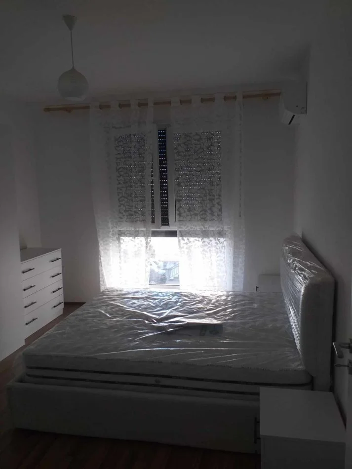 Tirane, jepet me qera apartament 2+1 Kati 1, 100 m² 500 € (unaza e re)